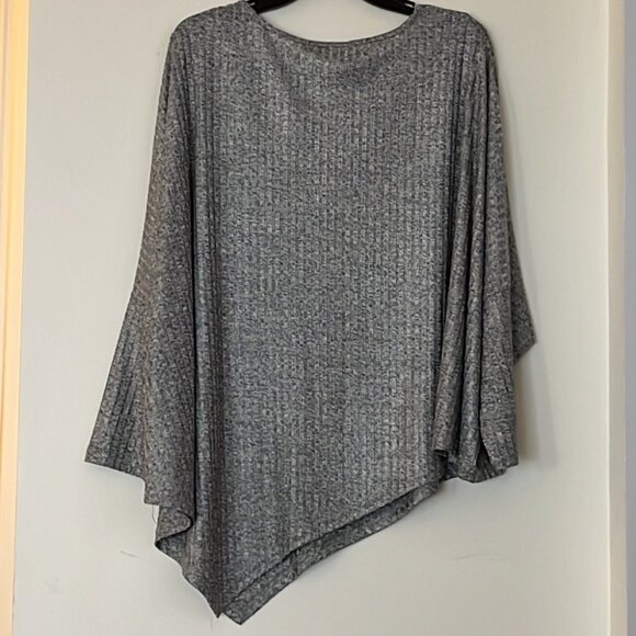 ✨🩶 Vintage Juliette Women’s Gray Asymmetrical Hem Poncho Top | Size L 🩶 - Picture 2 of 14